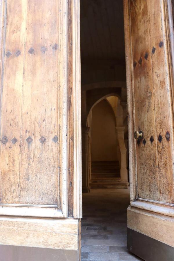 Uzes, Au Coeur Du Centre Medieval La Boussole D'Uzes, Appartement De Caractere Du XVII -Eme Siecle Kültér fotó