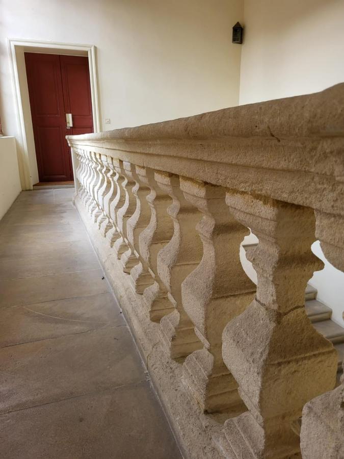 Uzes, Au Coeur Du Centre Medieval La Boussole D'Uzes, Appartement De Caractere Du XVII -Eme Siecle Kültér fotó